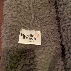 Authentic Nordic Beach Wrap, Fleece